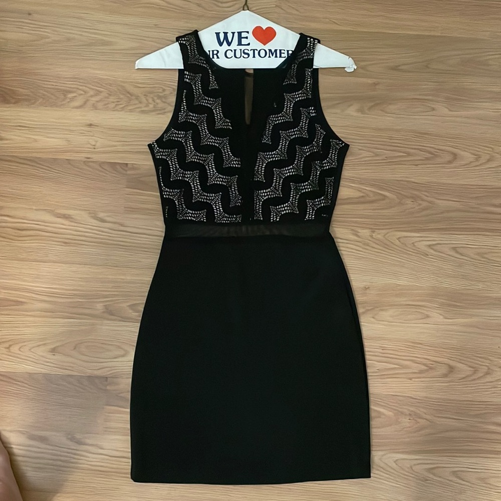 Bodycon, sheer dress with detail in the waist